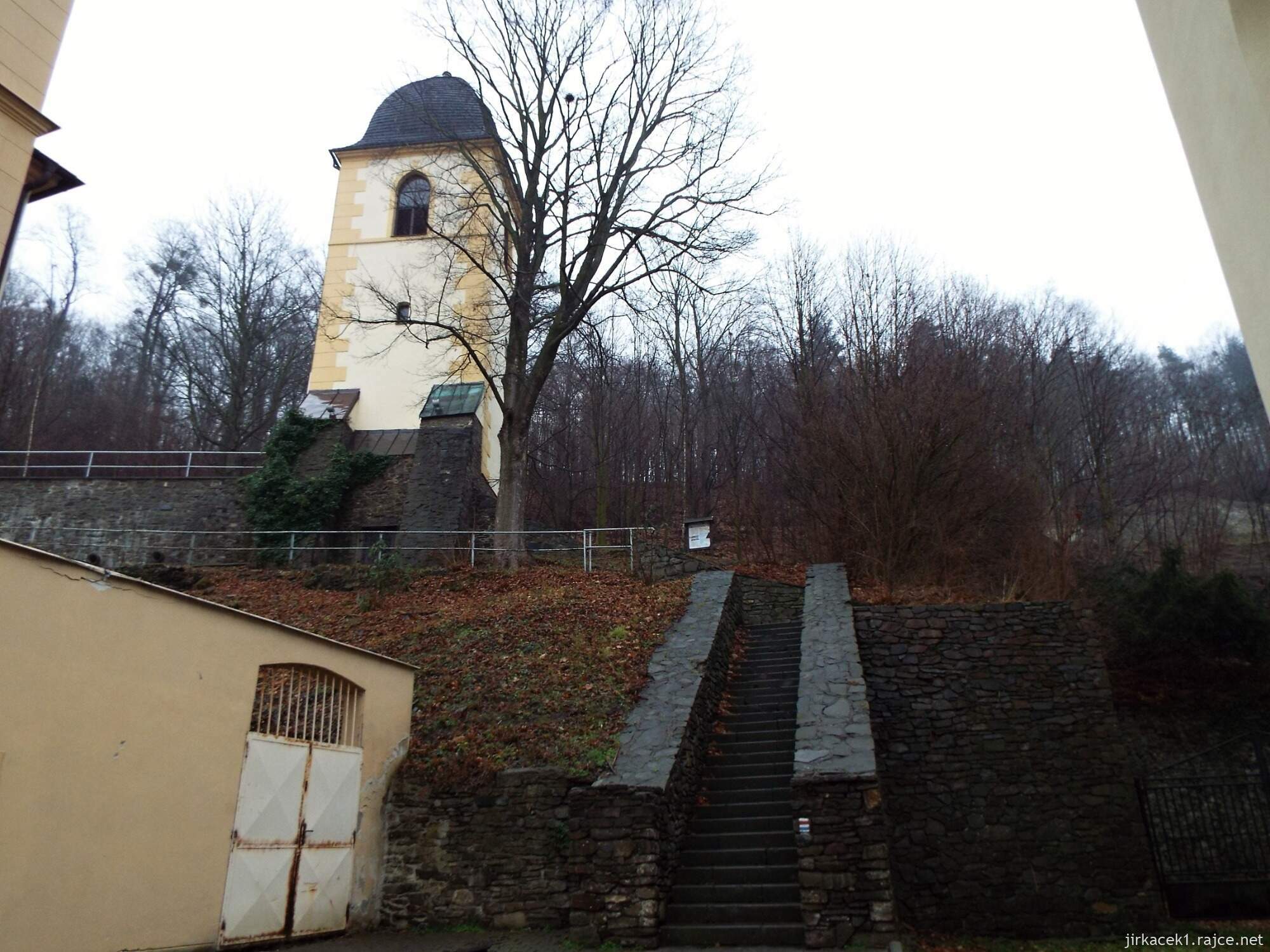 I - Fulnek - kostel Nejsvětější Trojice 31 - Černá věž a zvonice nad kostelem