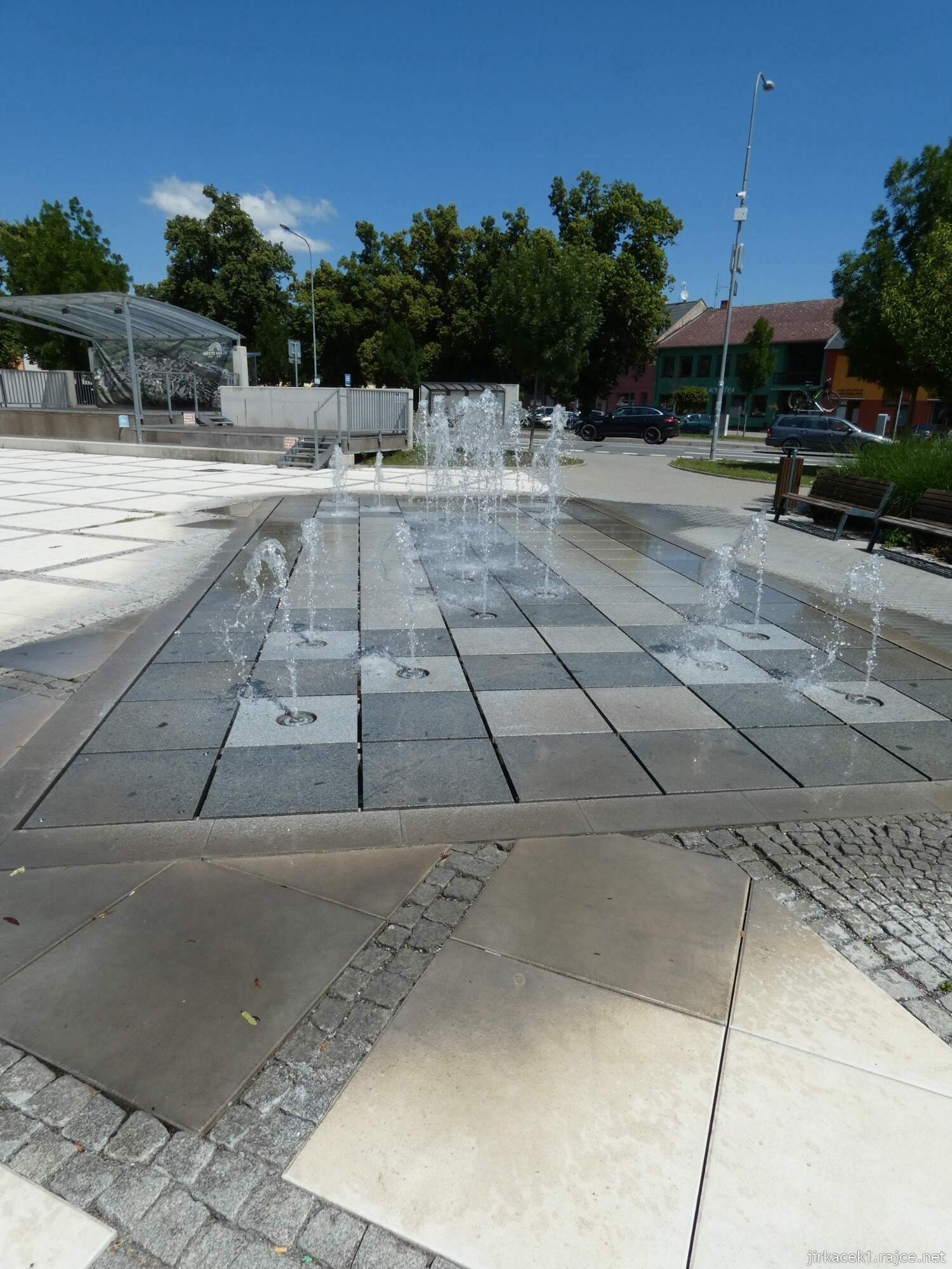 C - Hulín - náměstí Míru 012 - světelná fontána