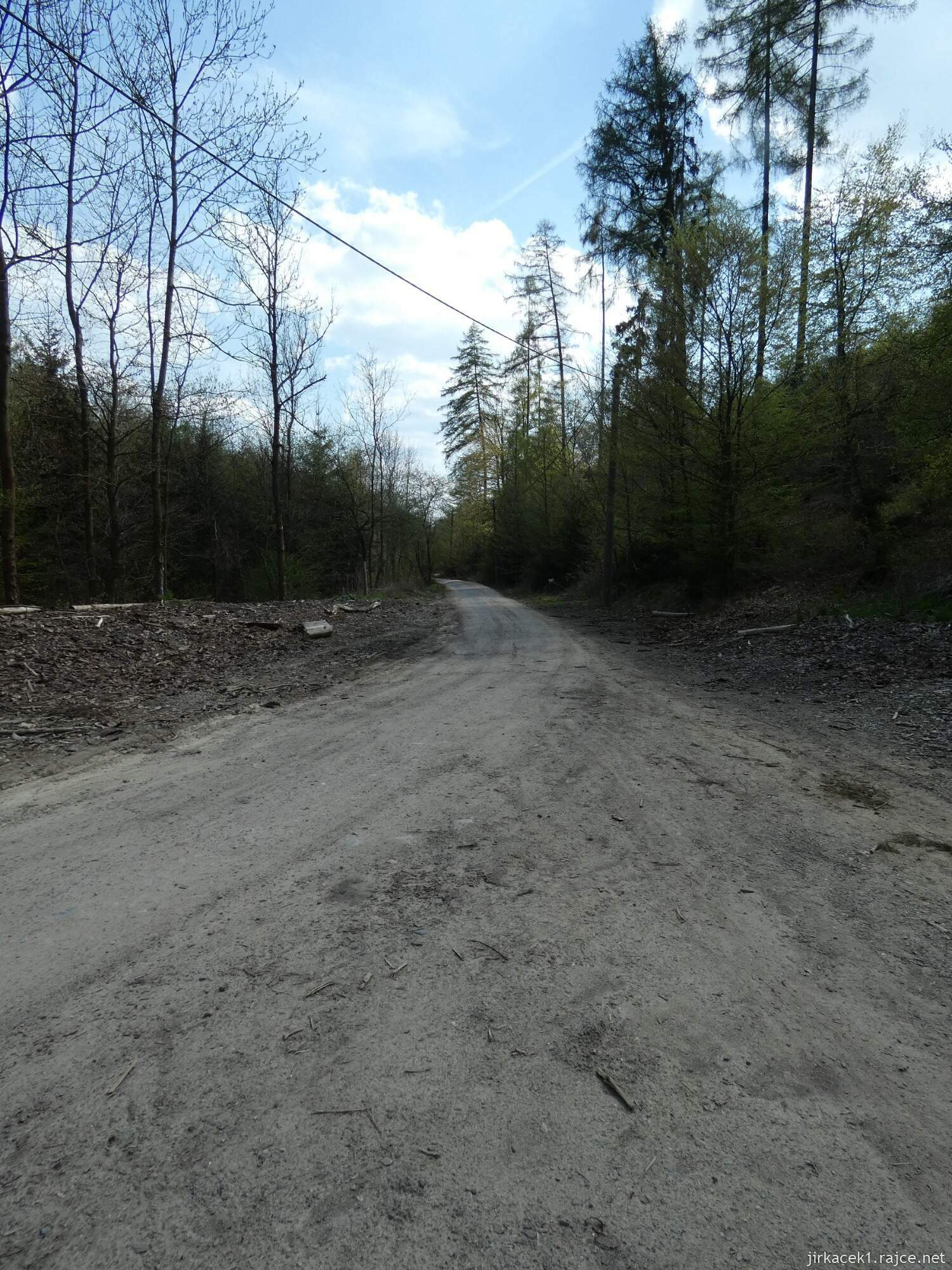 L - Moravany - studánka U Hlavinků 004