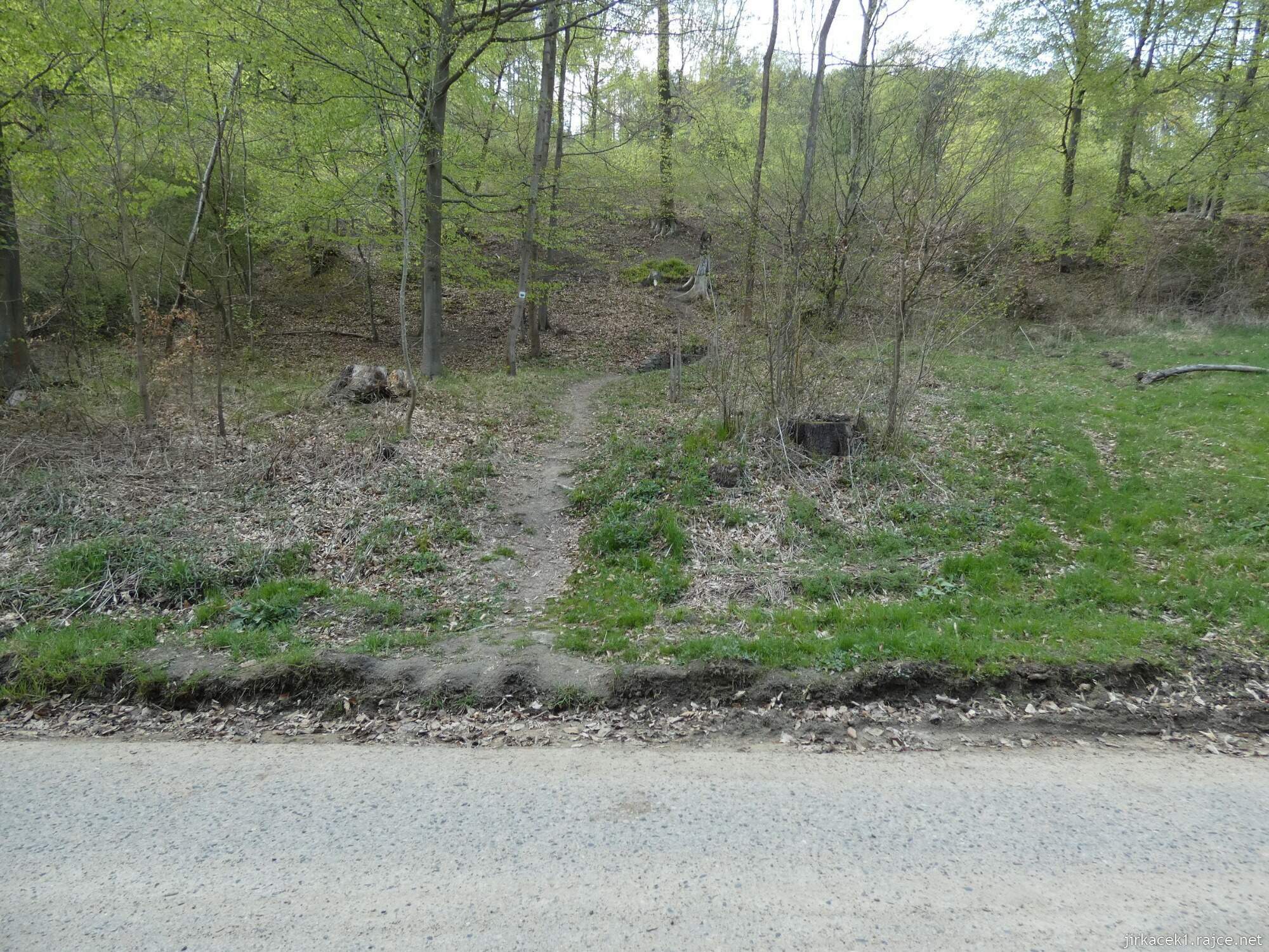 L - Moravany - studánka U Hlavinků 018
