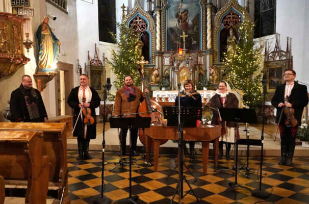 Vánoční koncert 27.12.2022 - cimbálovka z Červeného Kostelce