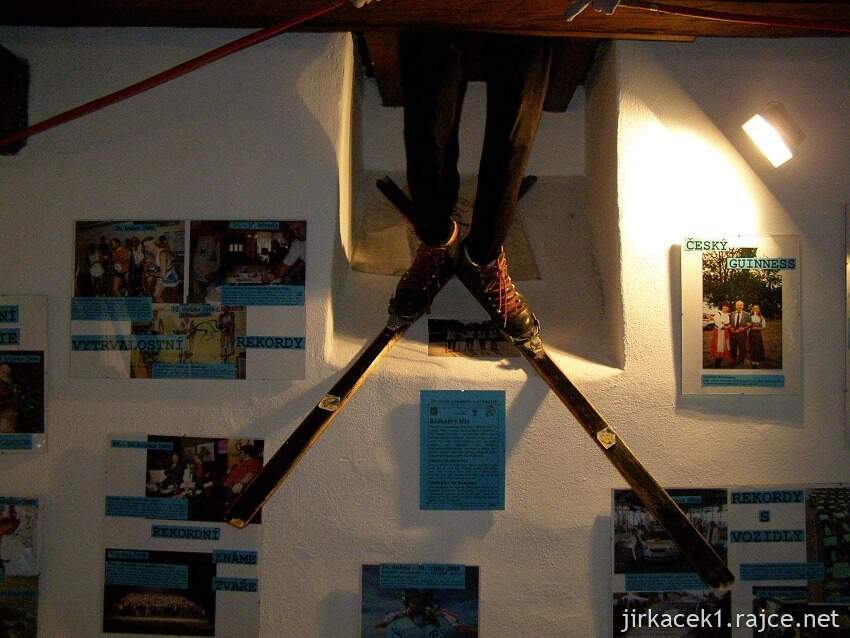 Pelhřimov - muzeum rekordů a kuriozit - lyžař