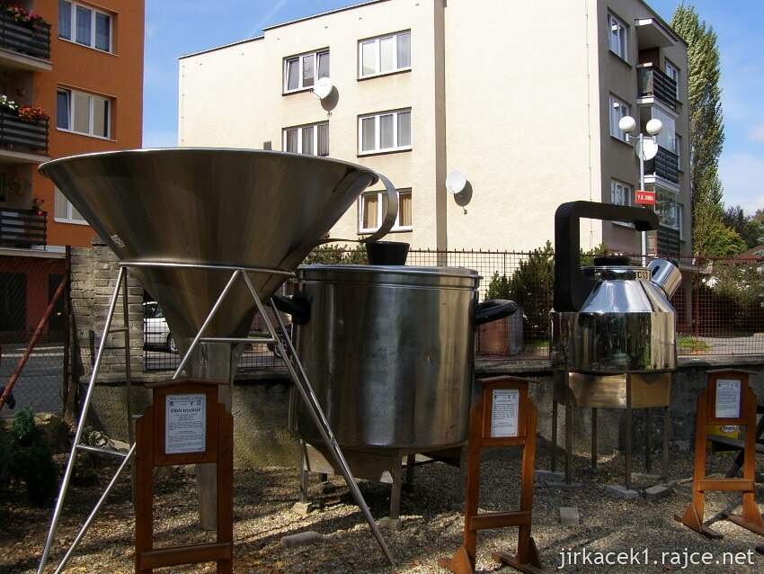 Pelhřimov - muzeum rekordů a kuriozit - venkovní expozice