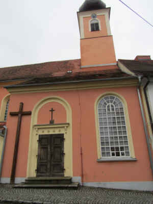 součástí zámku je kostel sv. Jana Nepomuckého - který přiléhá k zámku Trhanov, pochází z roku 1810. Postaven byl na místě, kde stávala barokní kaple z roku 1706. Ke kostelu byla v roce 1818 přistavěna věž.