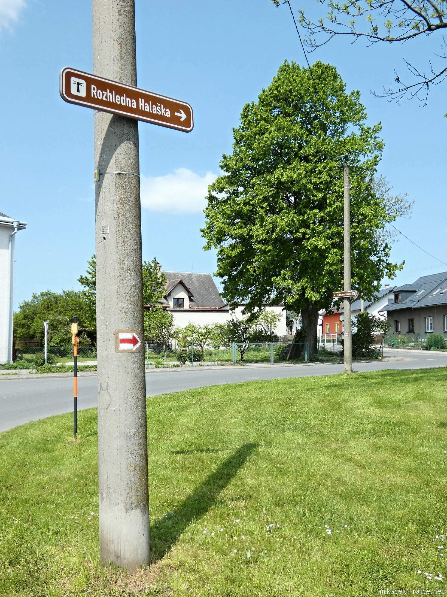 E - Budišov nad Budišovkou - cesta z města na rozhlednu Halaška 004