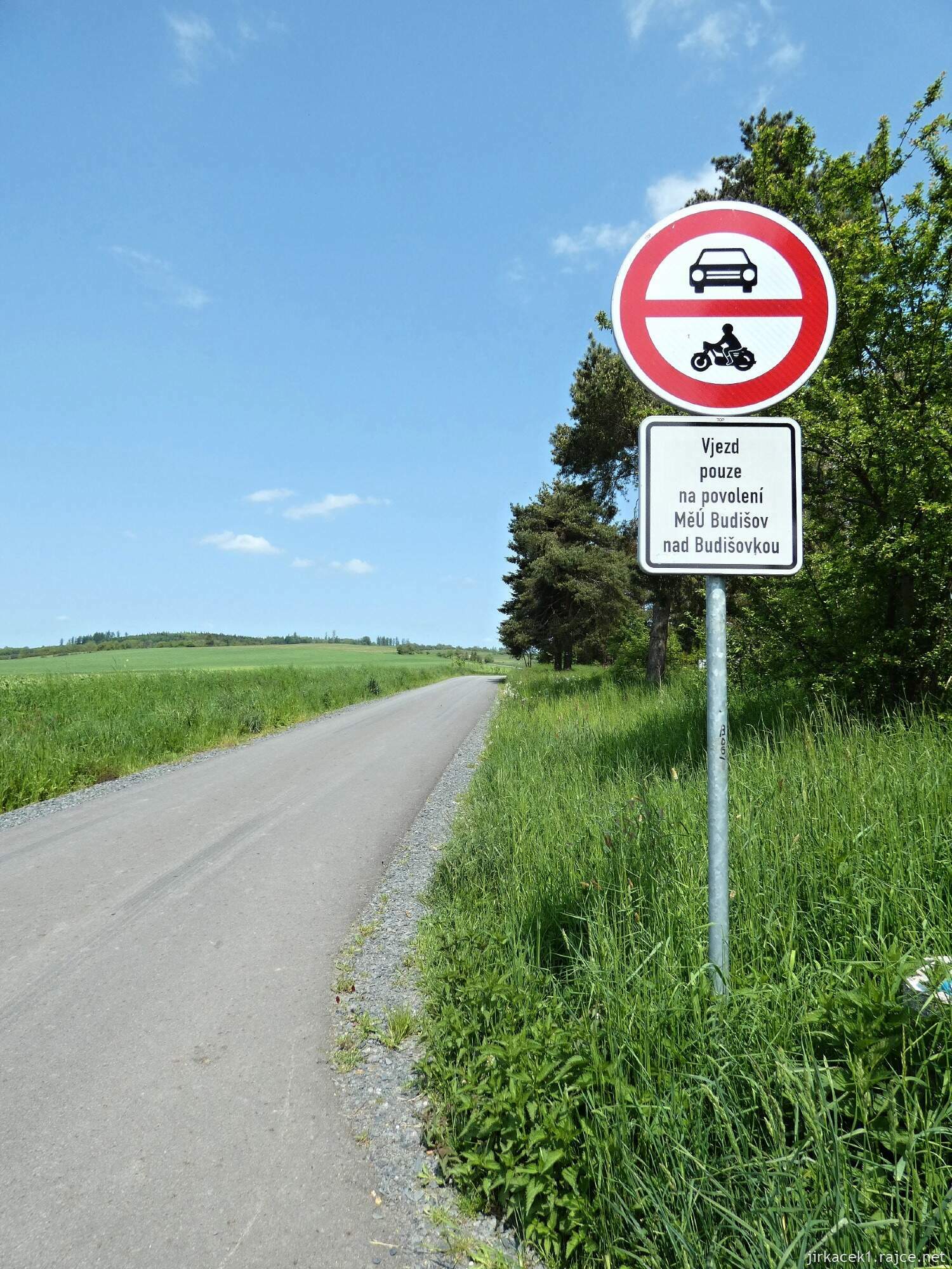 E - Budišov nad Budišovkou - cesta z města na rozhlednu Halaška 008