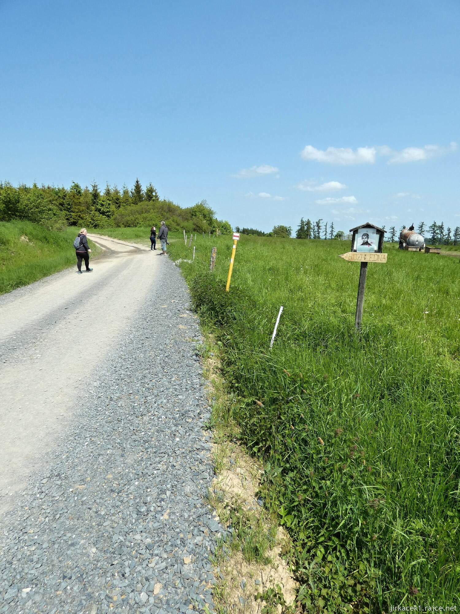 E - Budišov nad Budišovkou - cesta z města na rozhlednu Halaška 017
