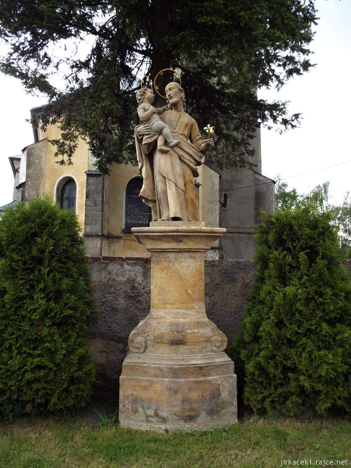 B - Huzová - Kostel sv. Jiljí 16 - socha sv. Josefa s Jezulátkem