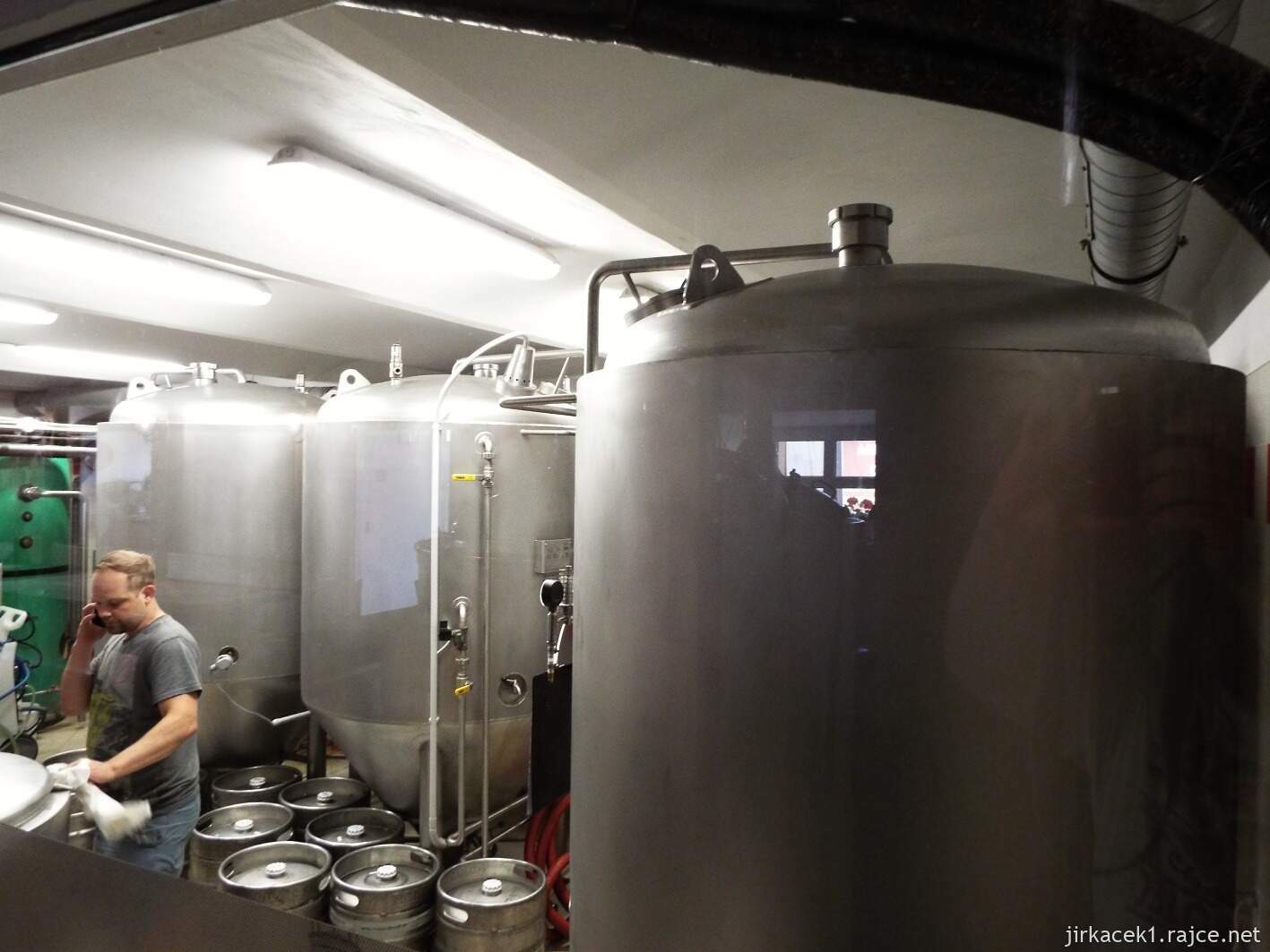 002 - Rožnov pod Radhoštěm - pivovar 09 - ležácké tanky