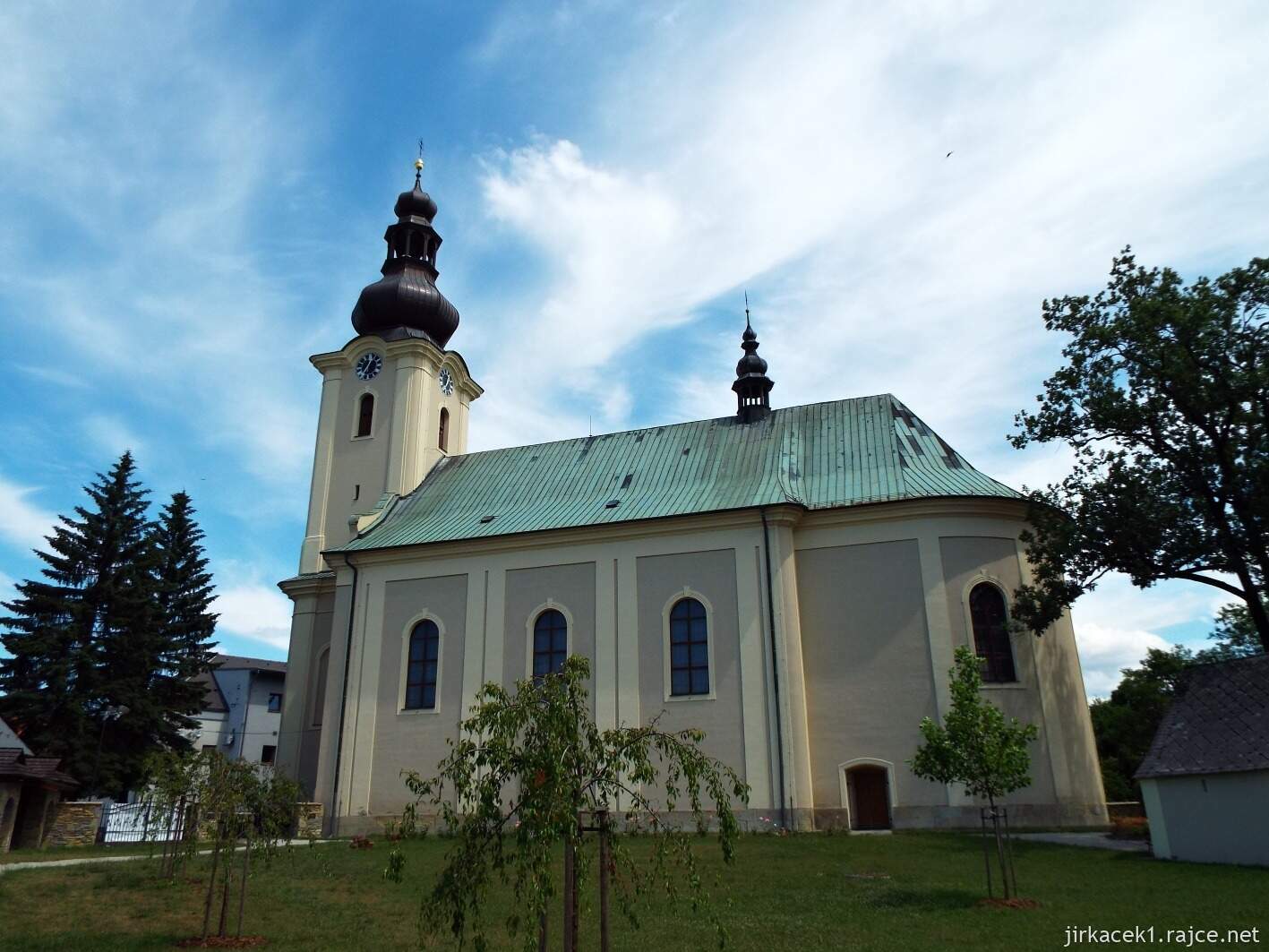 003 - Rožnov pod Radhoštěm - kostel Všech svatých 01 - celkový pohled