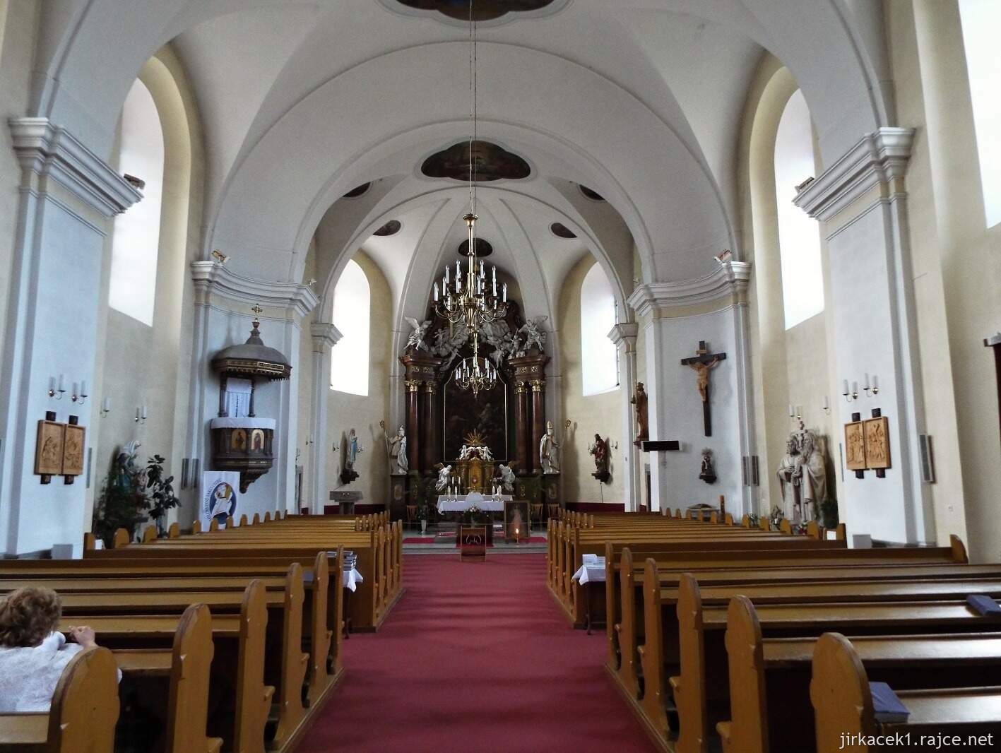 003 - Rožnov pod Radhoštěm - kostel Všech svatých 03 - interiér - celkový pohled