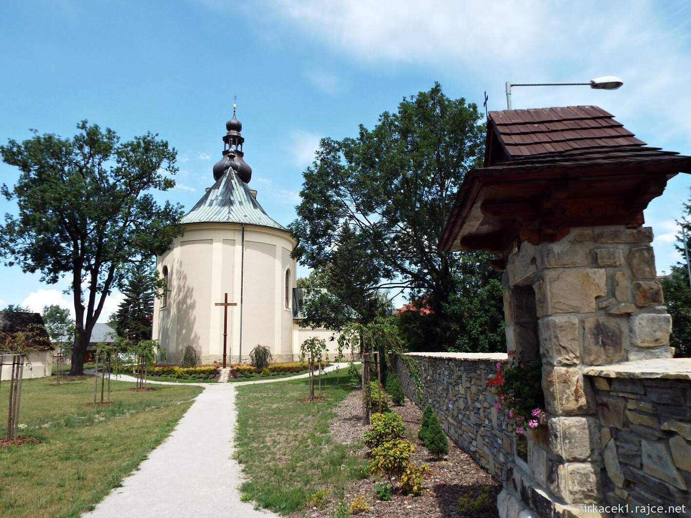 003 - Rožnov pod Radhoštěm - kostel Všech svatých 16 - zadní pohled