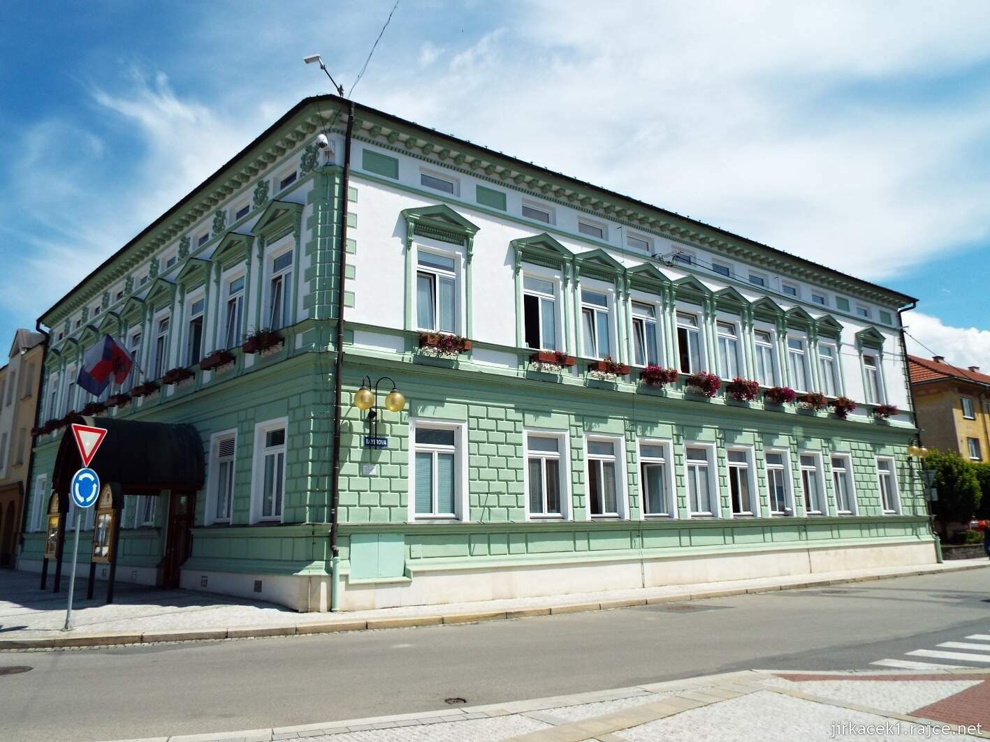 004 - Rožnov pod Radhoštěm - Masarykovo náměstí 06 - Městský úřad