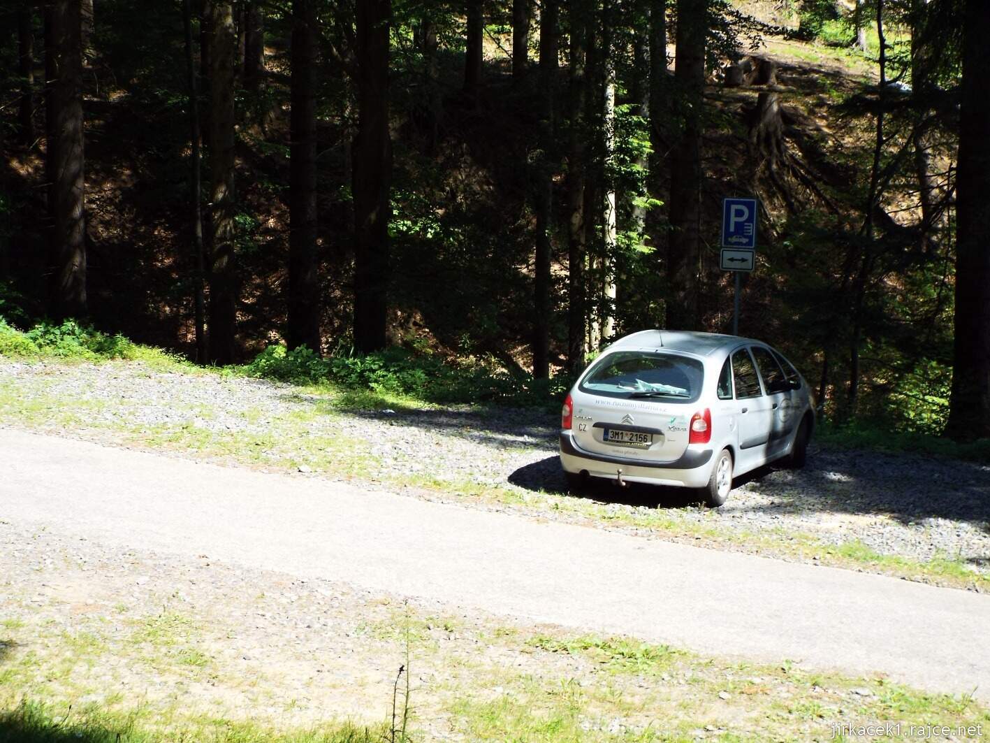 007 - Martiňák 01 - cesta na Martiňák - parkoviště u ski areálu Mečůvka