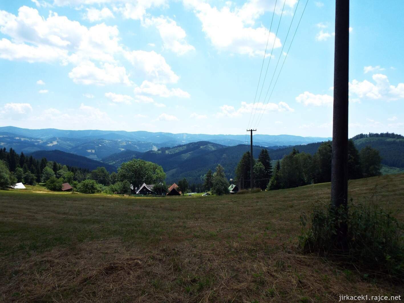008 - Soláň 35 - cesta po hřebeni a NS - vyhlídka na konci naší cesty