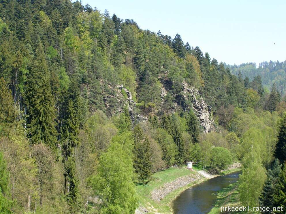 Kružberk - přehrada na řece Moravici - horolezecká stěna