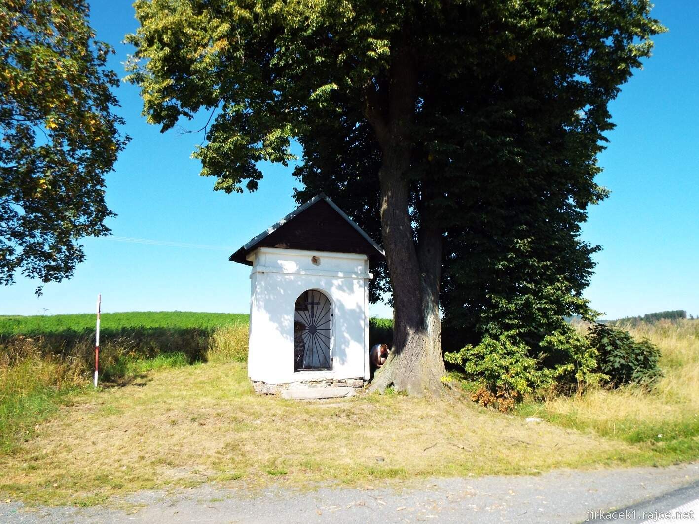 E - Dvorce - Májůvecká kaplička 02