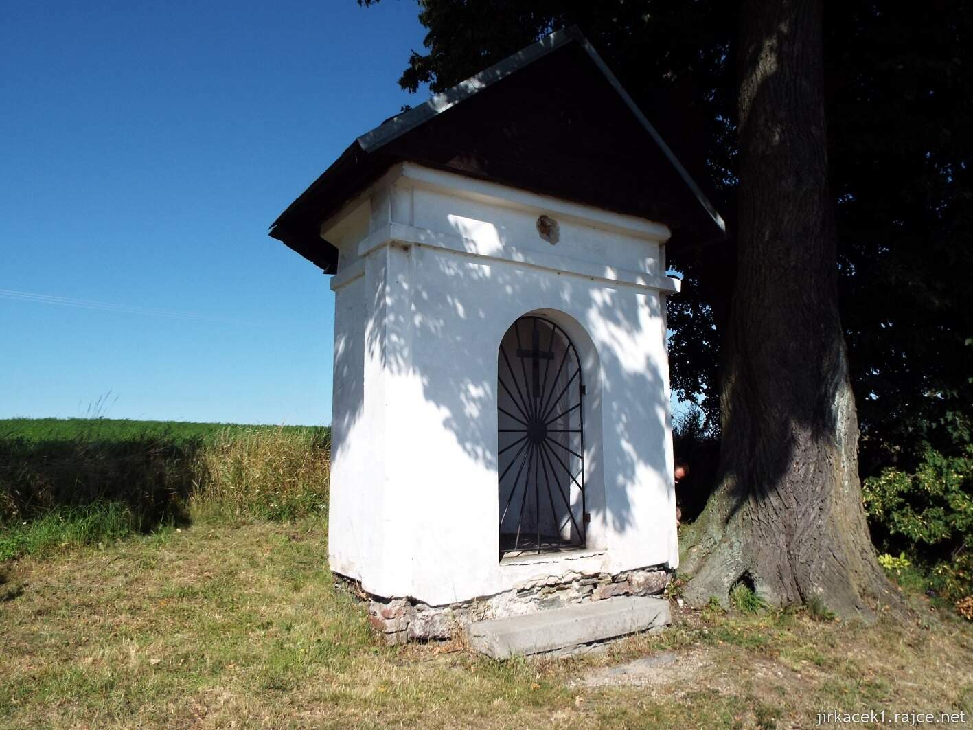 E - Dvorce - Májůvecká kaplička 03