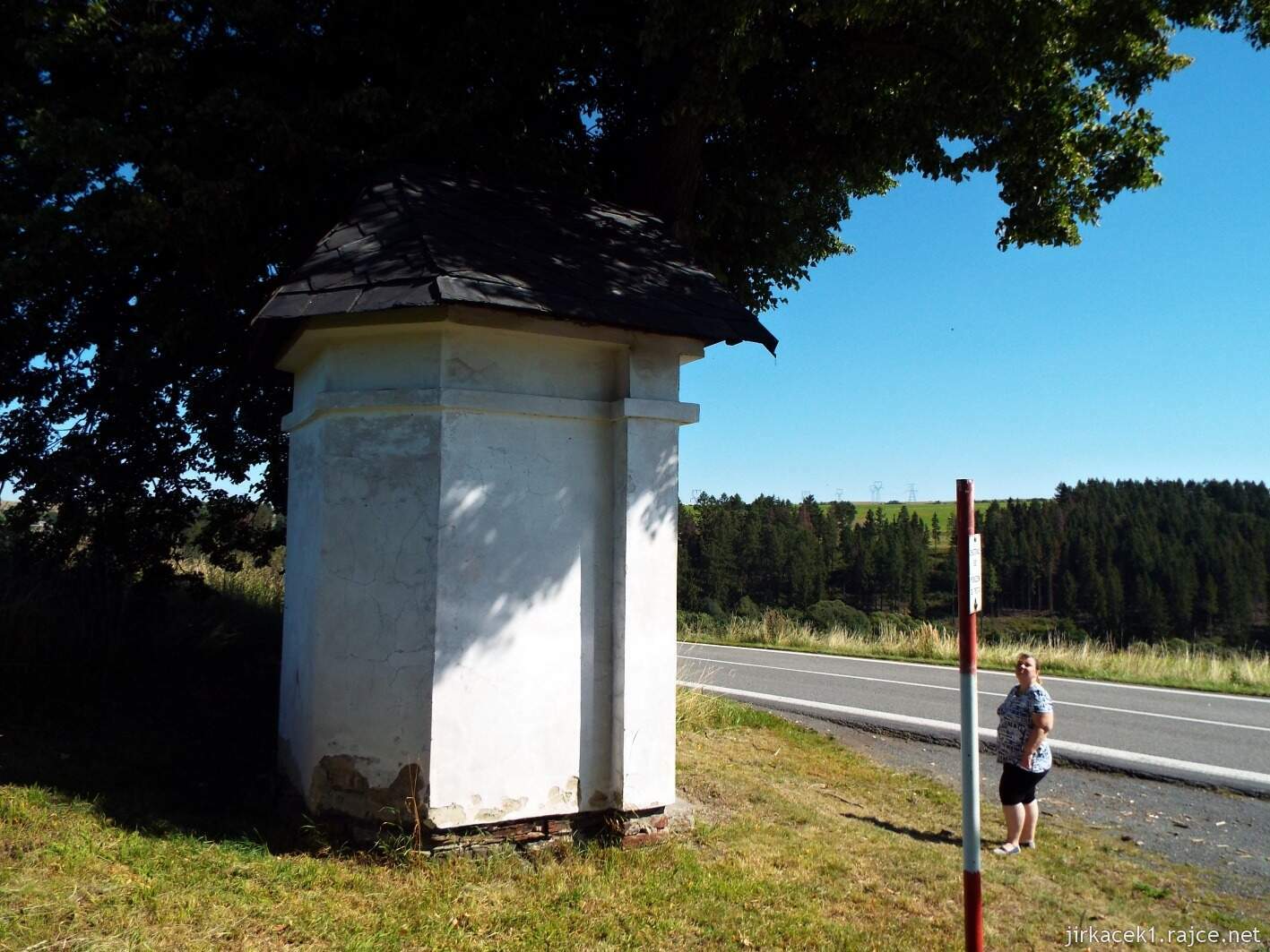 E - Dvorce - Májůvecká kaplička 04