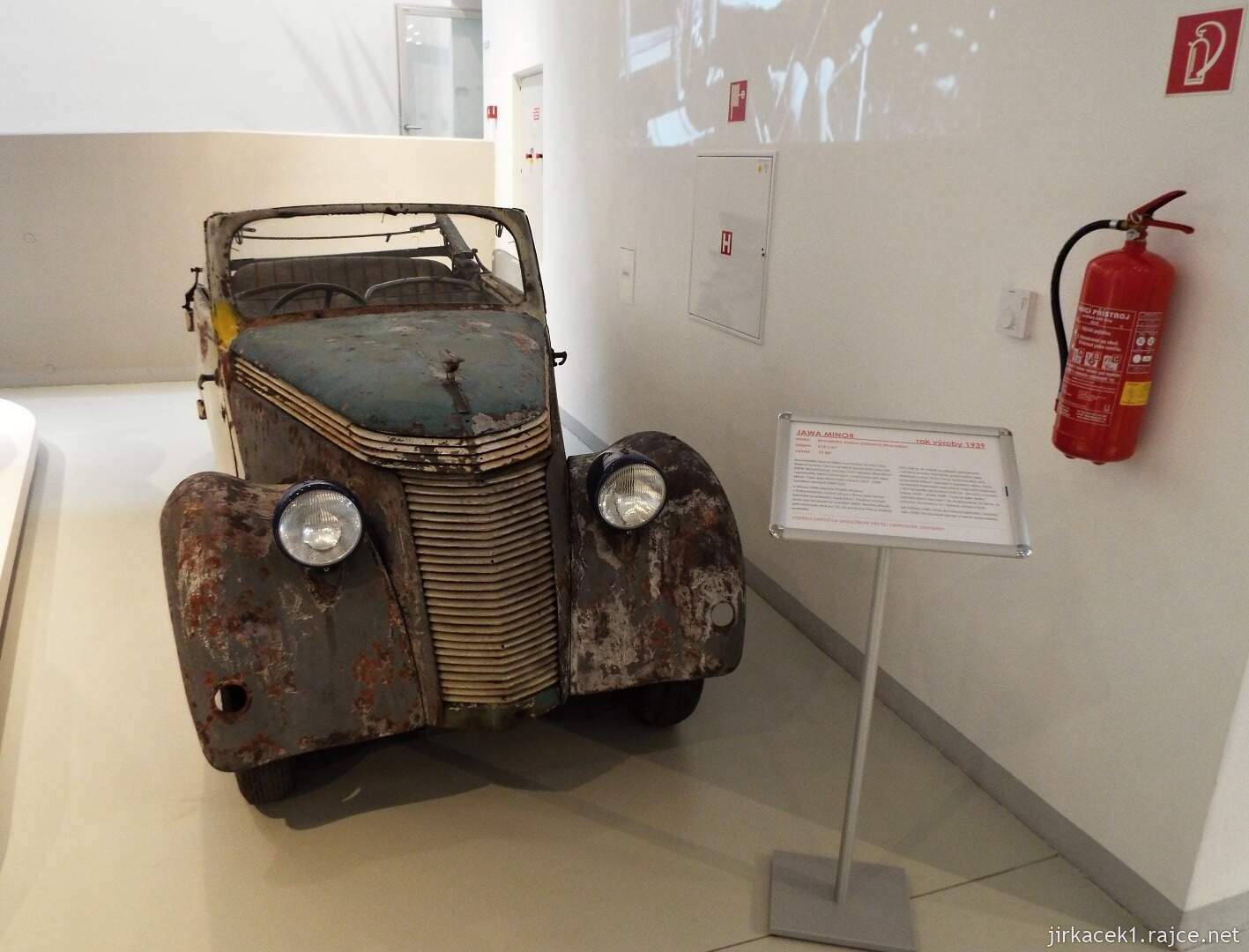 H - Vysoké Mýto - muzeum karosářství 13 - expozice automobilů v přízemí - JAWA MINOR