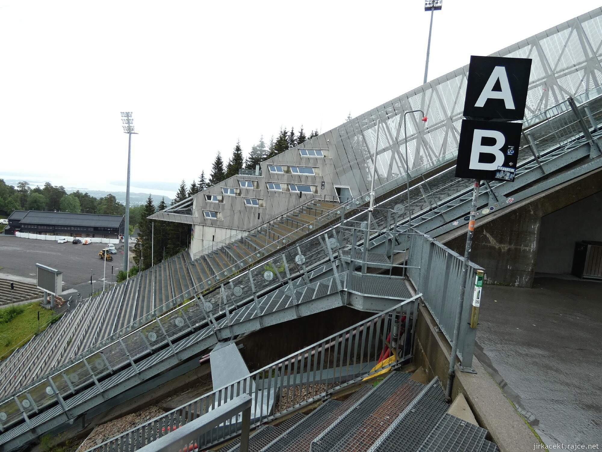 2a - Holmenkollen - skokanský můstek a vyhlídka 046