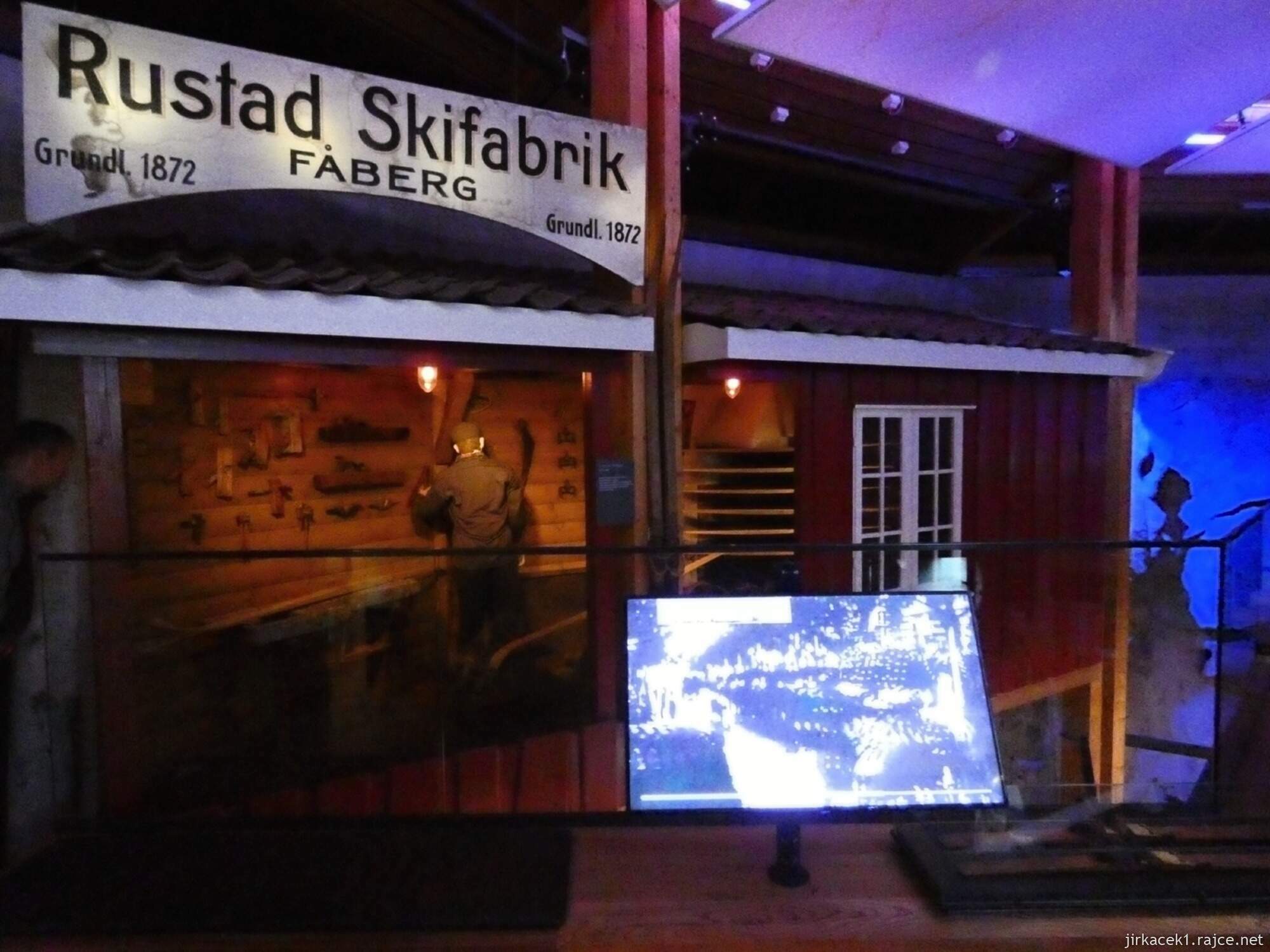 2b - Holmenkollen - Ski muzeum 012