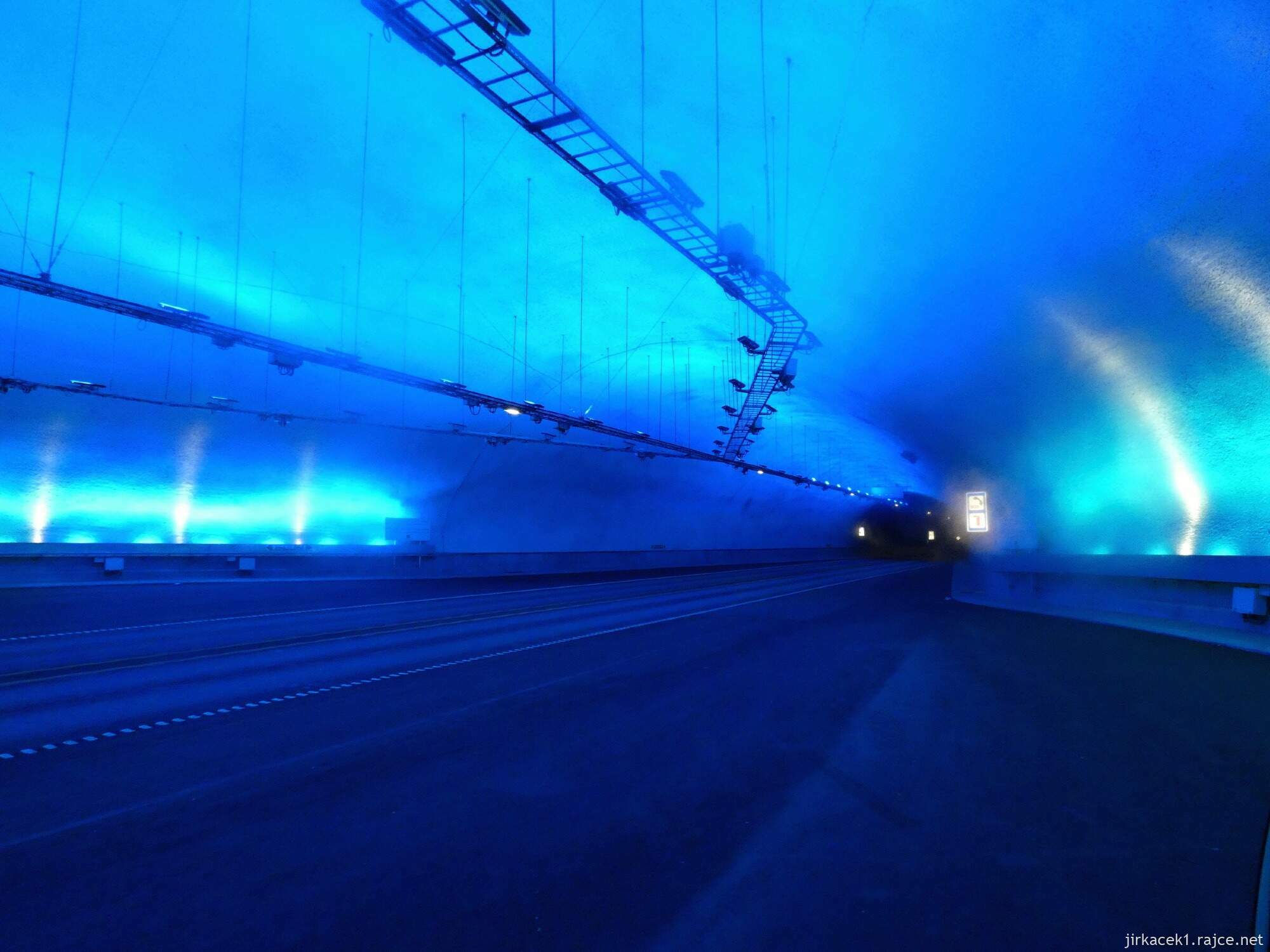 2f - cesta z kostela v Heddalu na vodopád Nedrebøfossen 001 - Tunel Mælefjell