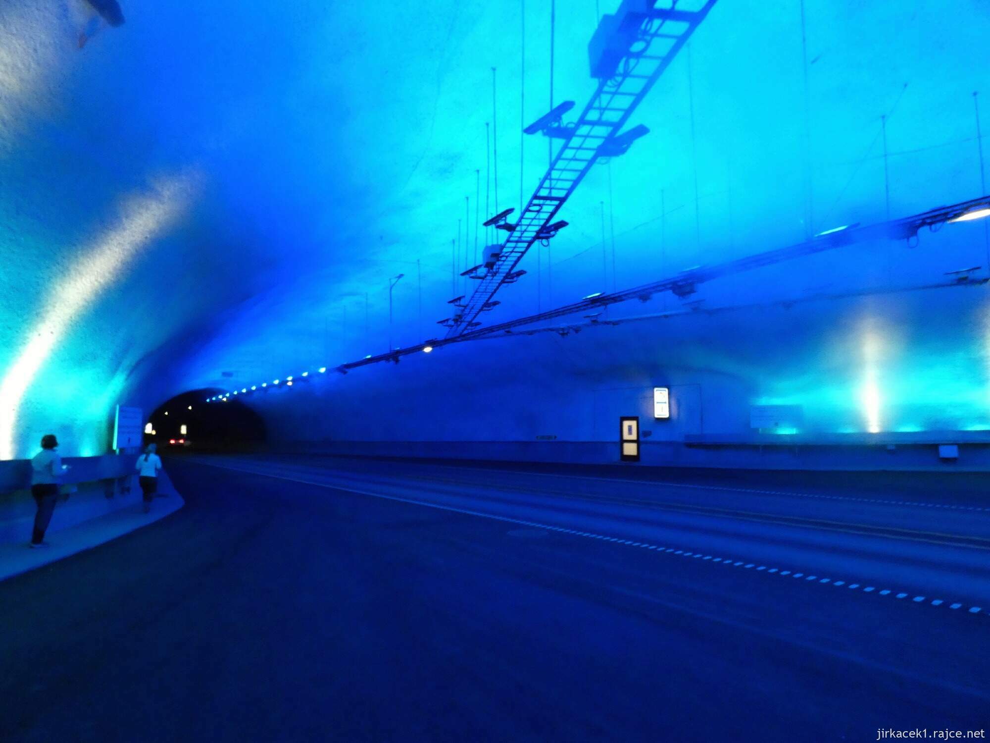 2f - cesta z kostela v Heddalu na vodopád Nedrebøfossen 002 - Tunel Mælefjell