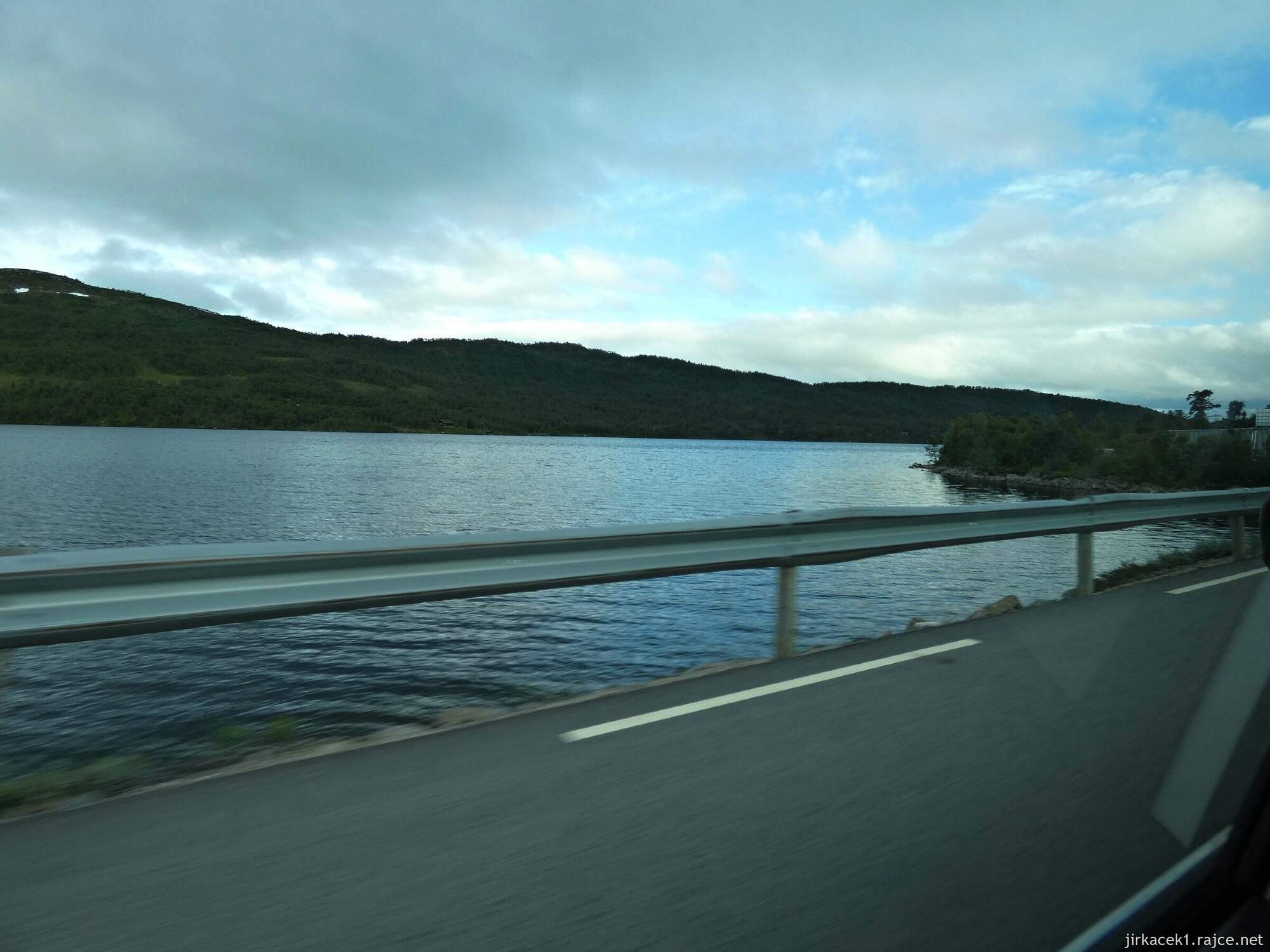 2h - cesta od vodopádu Nedrebøfossen na ubytování v Rysstadu - Sølvgarden Cottages017