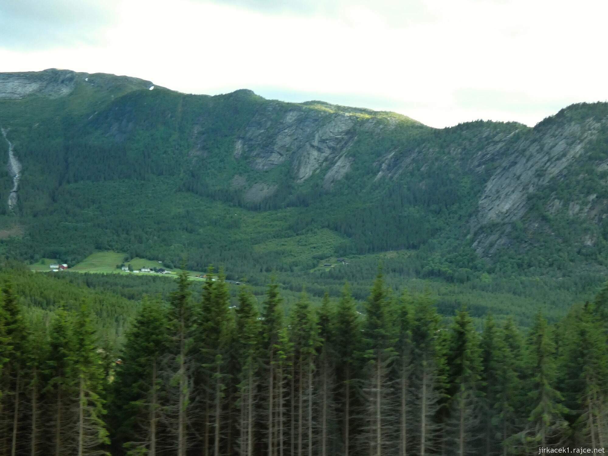 2h - cesta od vodopádu Nedrebøfossen na ubytování v Rysstadu - Sølvgarden Cottages028