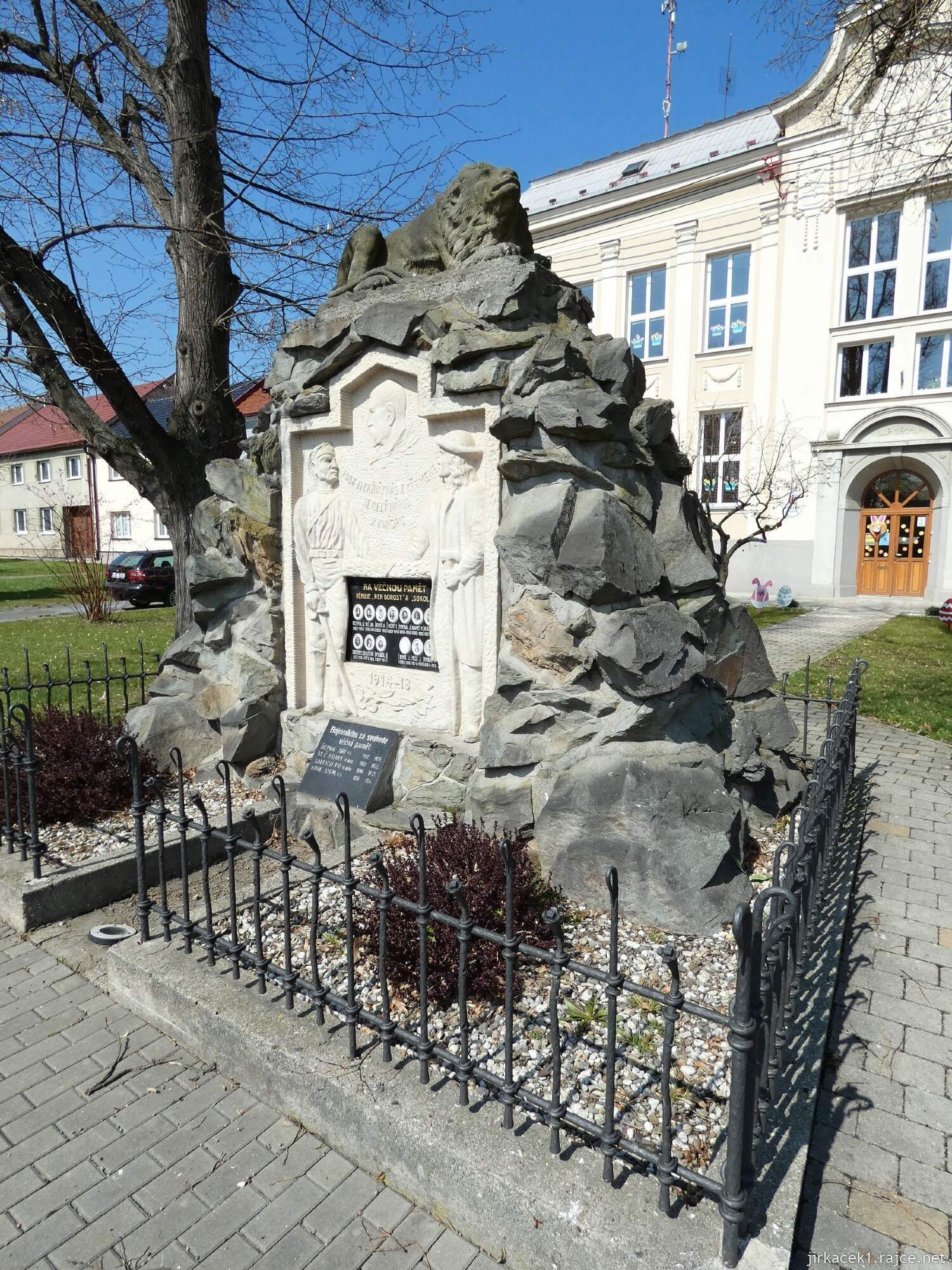 I - Pivín - Obecní úřad, pomník obětem 1.sv. války a hasičská zbrojinice 005