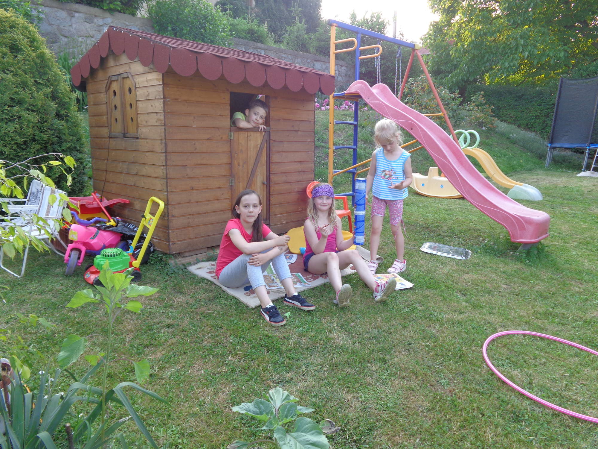 rajce.idnes.cz backyard 25 15/06/12 PÁTEK S DETMI NA ZAHRADĚ – Marcela Hodná – album na Rajčeti