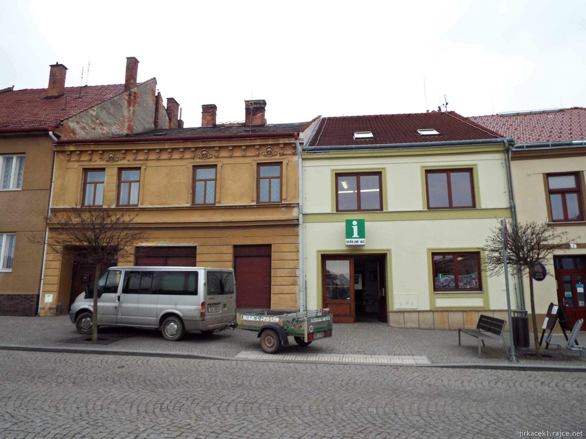 09 - Jevíčko - Palackého náměstí 12 - domy č.1 infocentrum a č.3 vedle