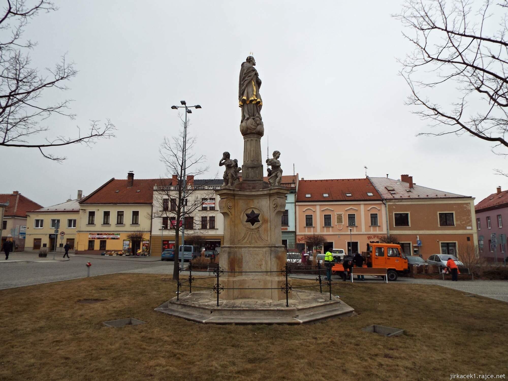 09 - Jevíčko - Palackého náměstí 13 - Socha svatého Jana Nepomuckého