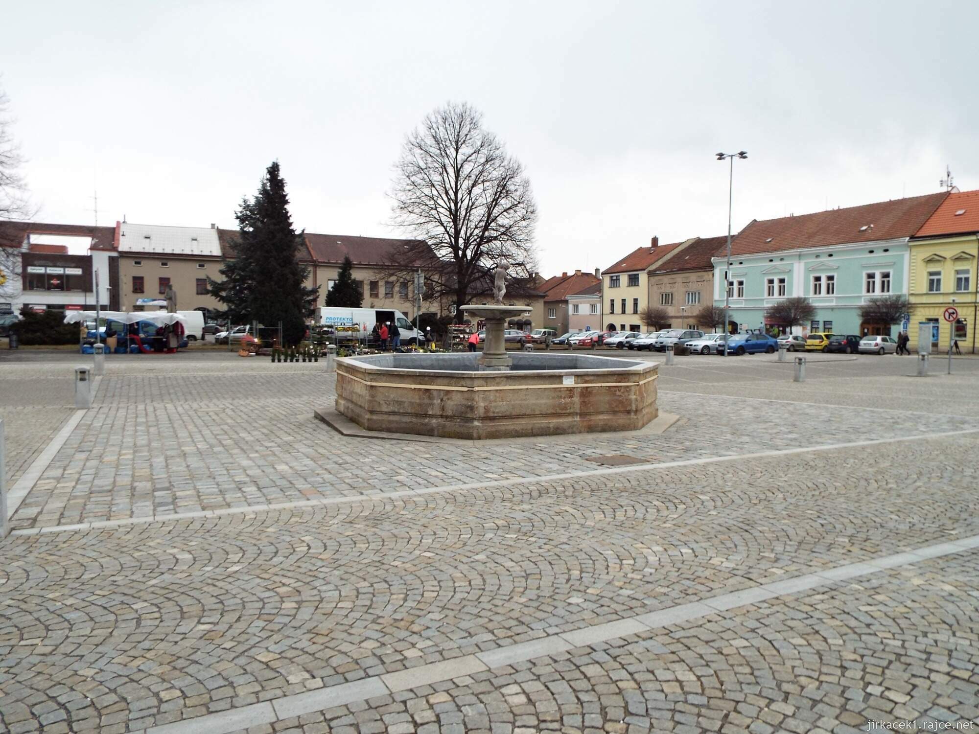 09 - Jevíčko - Palackého náměstí 16 - kašna