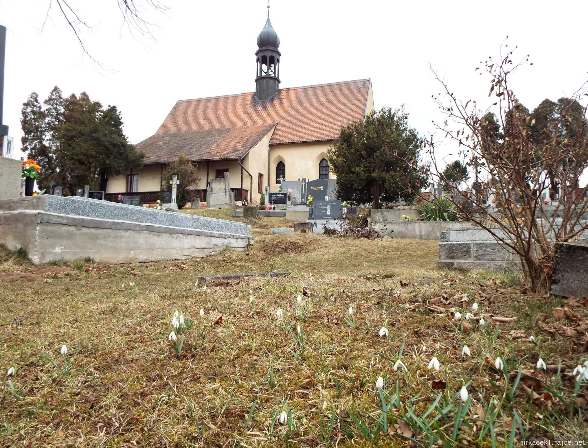 12 - Jevíčko - Kostel sv. Bartoloměje 06 a sněženky