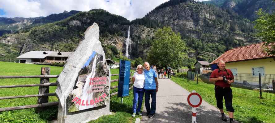 2209_Rakousko s karavanem 2022 - Millstätter See - První naše zastávka je u nejvyššího vodopádu Fallbach, kde voda padá do údolí z výšky 200 metrů. Ještě foto na památku....