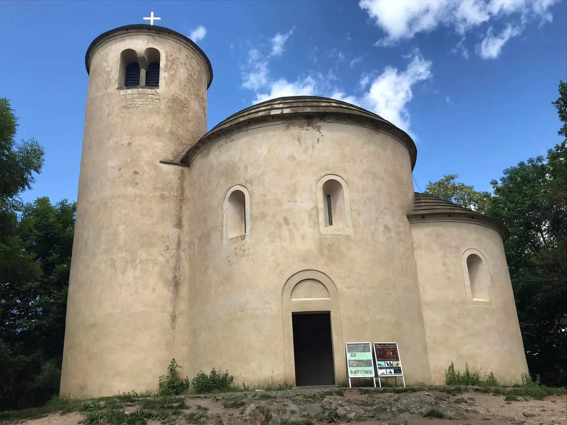 Hora Říp - rotunda