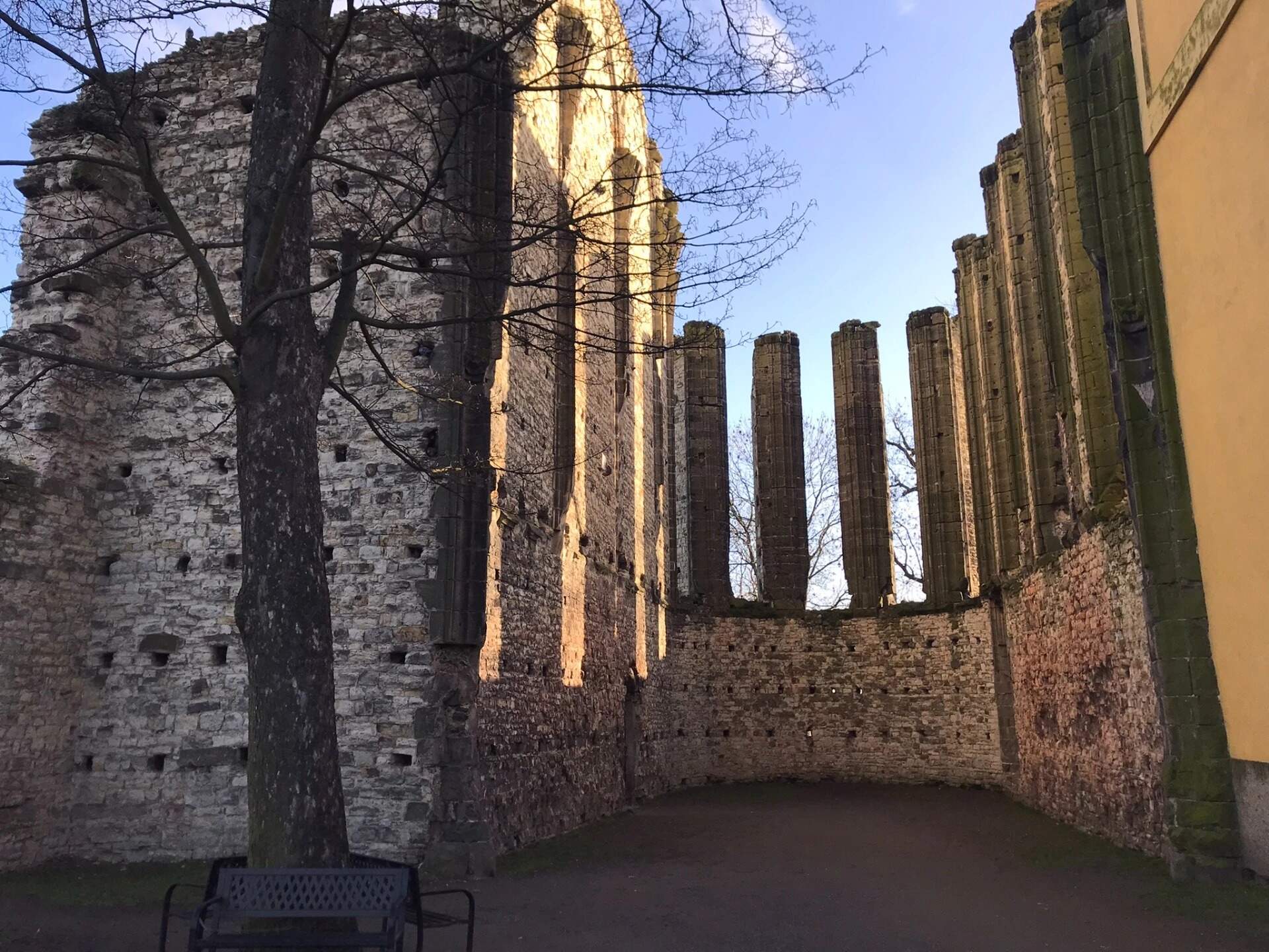 Panenský Týnec - uvnitř