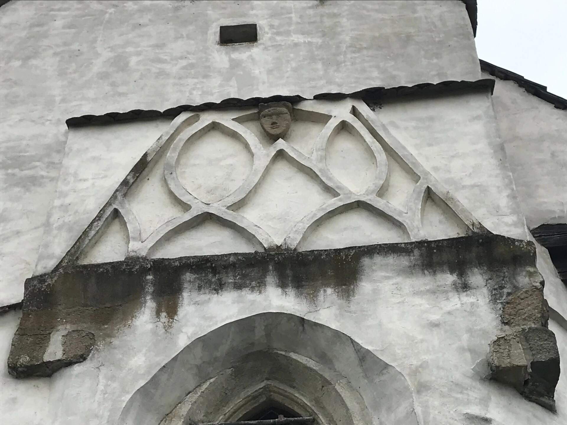 Reliéf na kapli u hradu Veveří