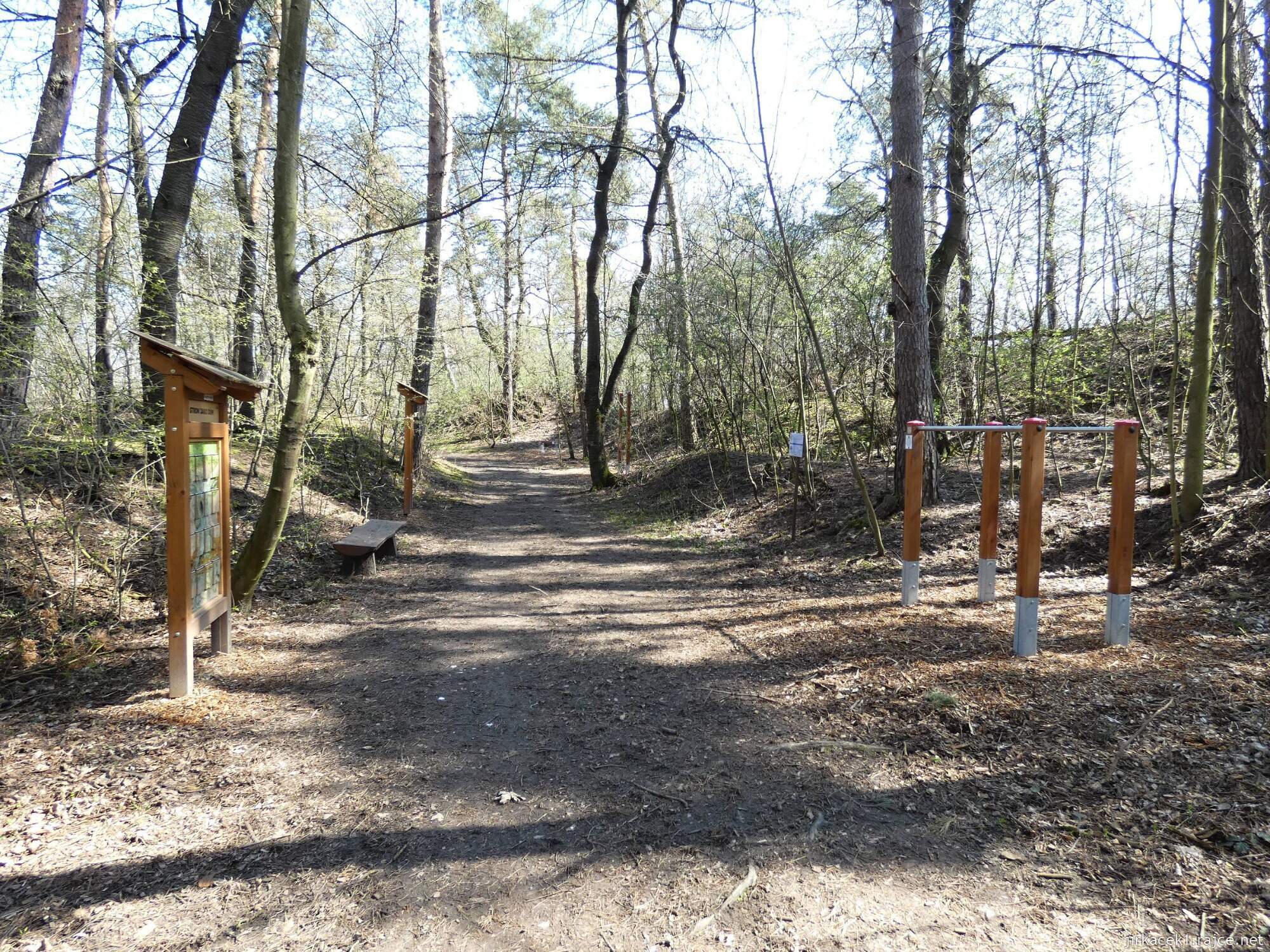 E - Skalka - jezírka v bývalém lomu 019