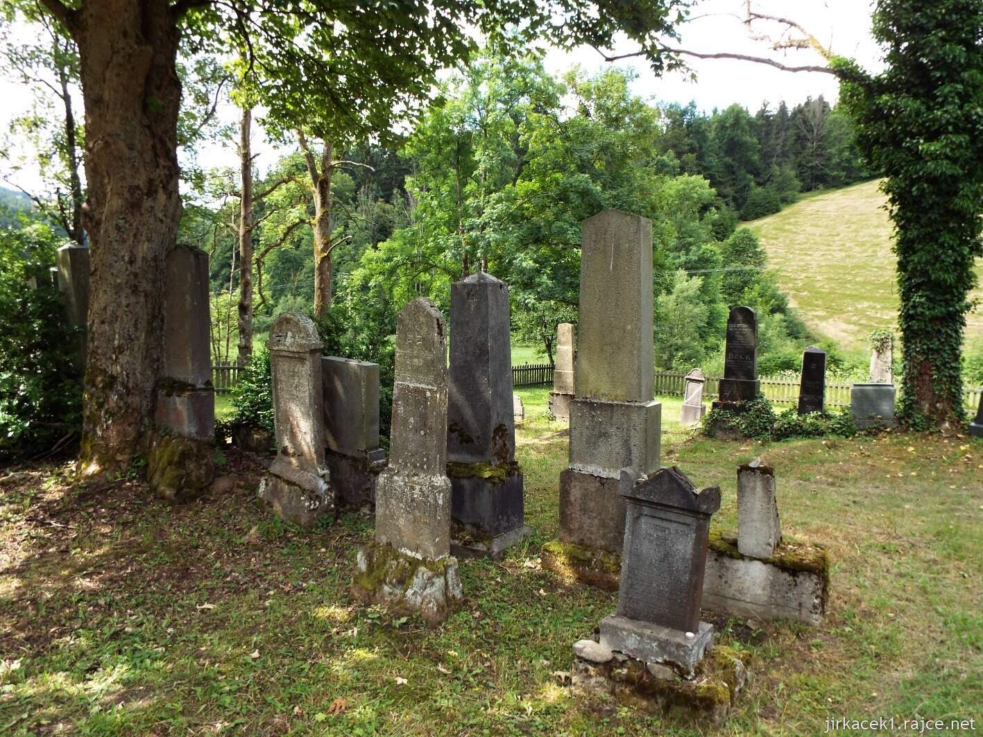 019 - Velké Karlovice - židovský hřbitov 07