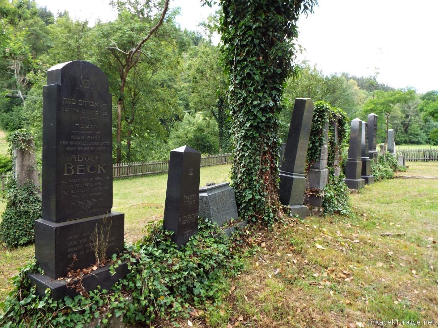 019 - Velké Karlovice - židovský hřbitov 16