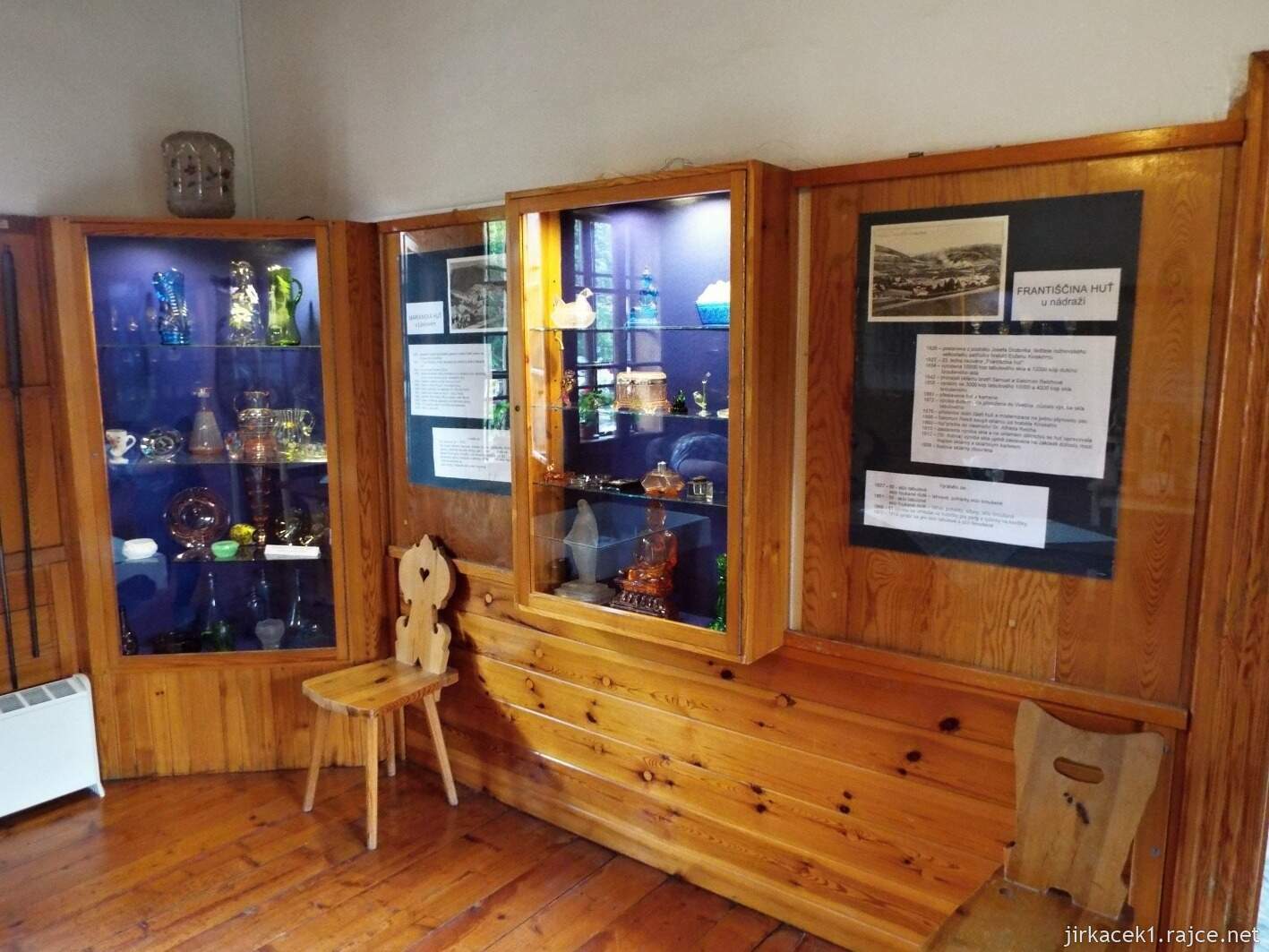 022 - Velké Karlovice - muzeum 52 - expozice sklářství v další budově