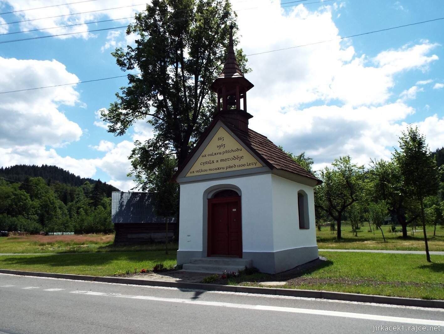 023 - Velké Karlovice - Kaple Cyrila a Metoděje na rozcestí Podťaté 03