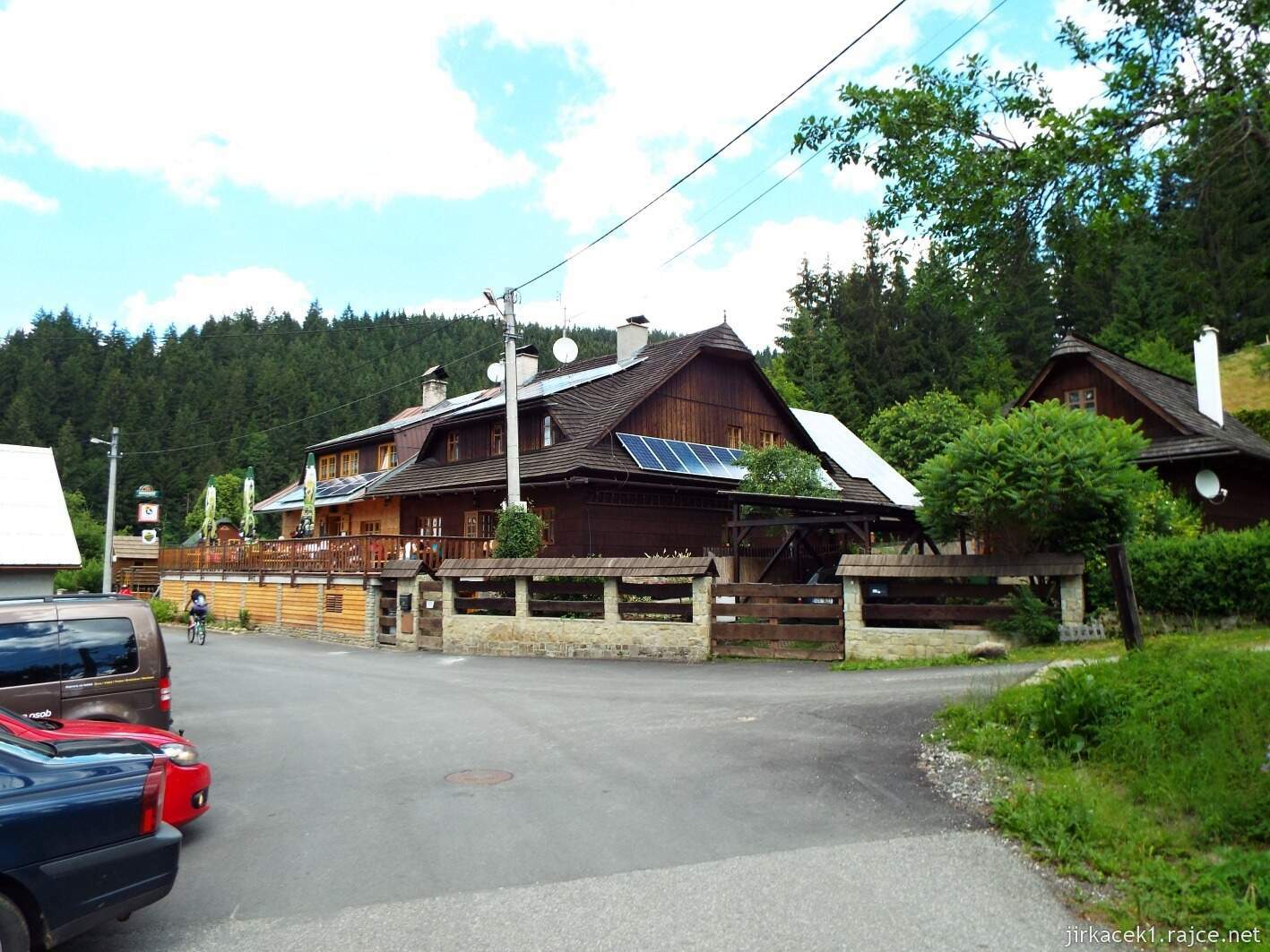 027 - Velké Karlovice - kaple sv. Floriána v Leskovém 09 - sousední karlovský minipivovar