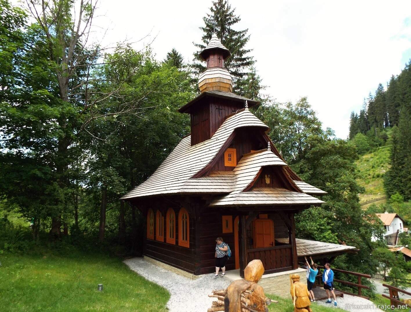 028 - Velké Karlovice - kaple sv. Huberta v Pluskovci 20 - kaple a sochy