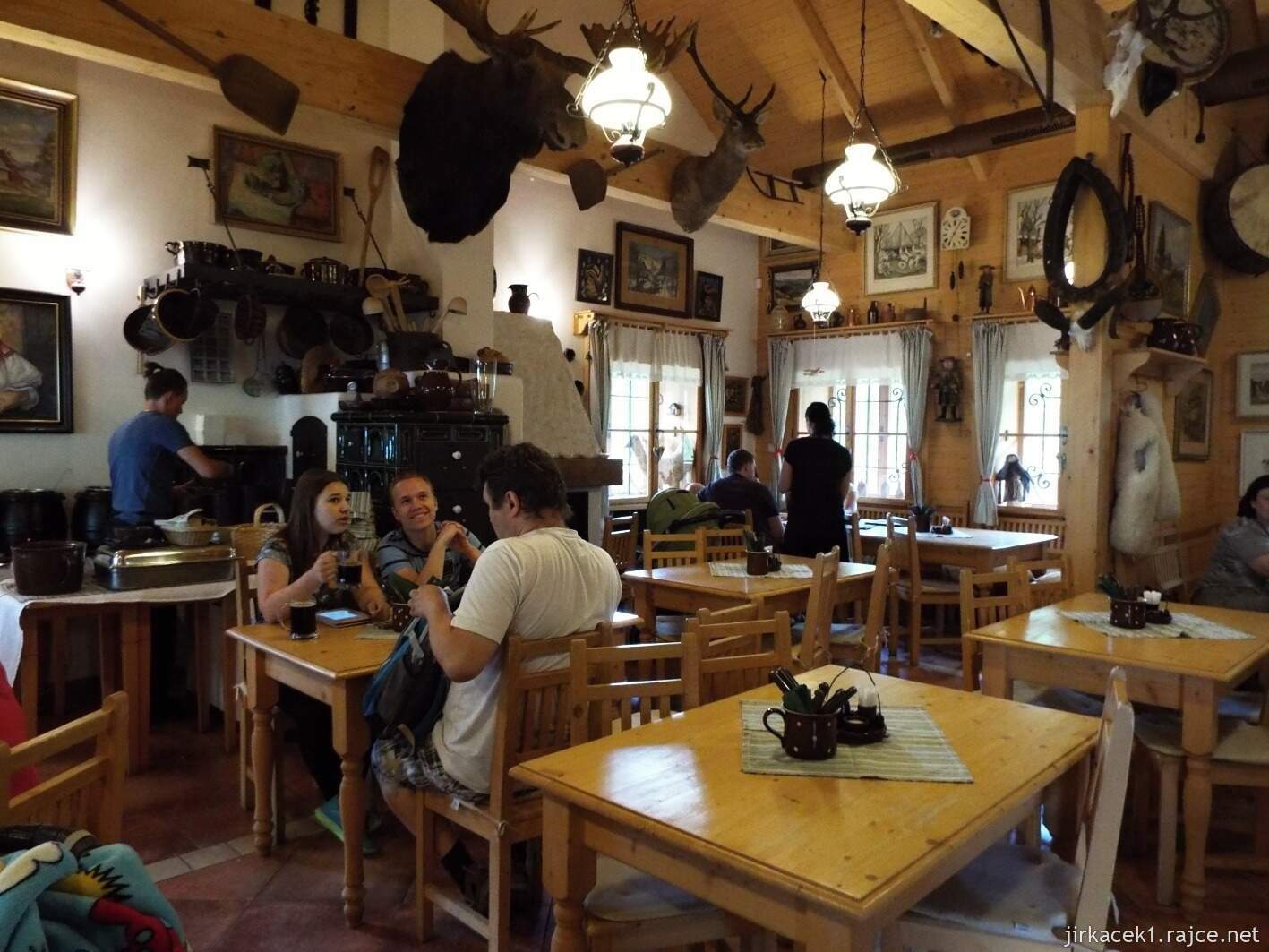 028 - Velké Karlovice - kaple sv. Huberta v Pluskovci 30 - v hospodě Kyčerka