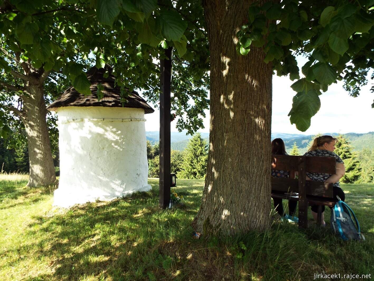 032 - Velké Karlovice - kaplička Na Štrčkové 07