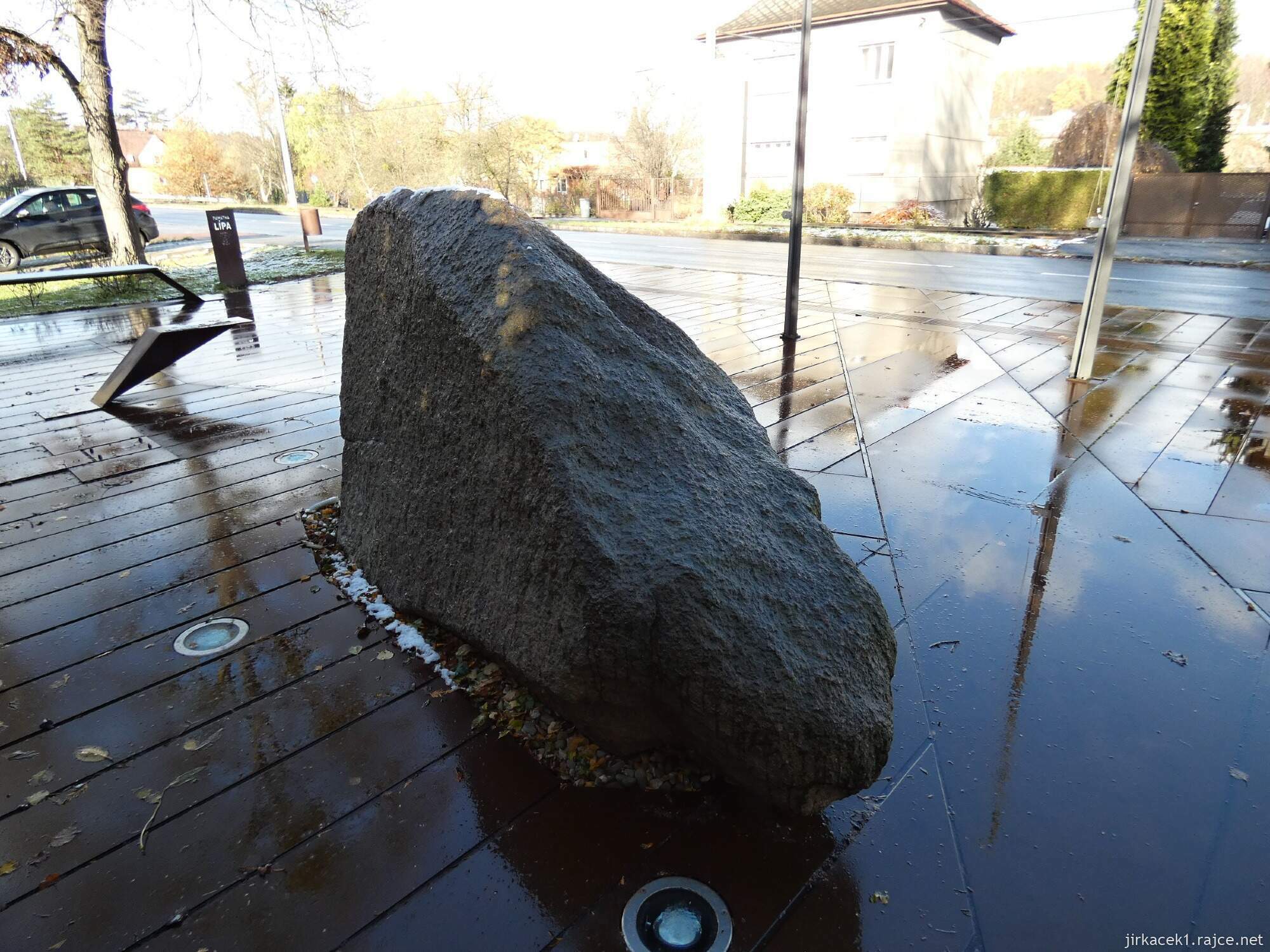 C - Ostrava - Poruba - pomník obětem válek a bludný balvan 009